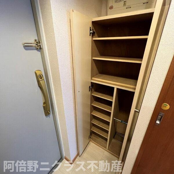 クリスタルエレガンス・EASTの玄関