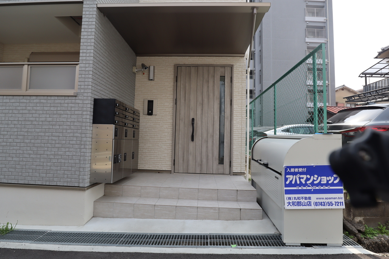 クレアール朝日町のエントランス