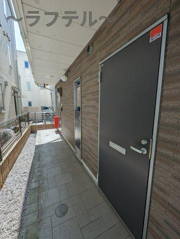 レオネクストＬａｇｏｏｎの玄関