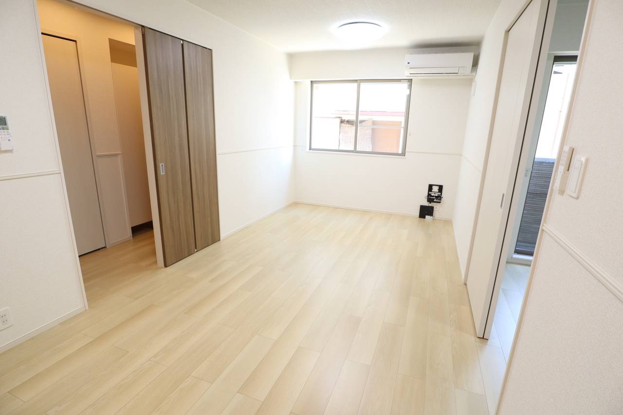 橿原市高殿町のアパートの居間・リビング