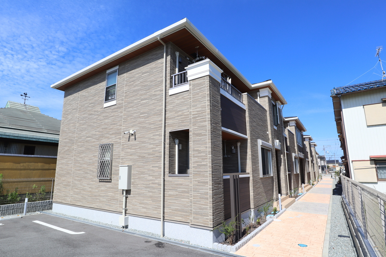 橿原市高殿町のアパートの外観