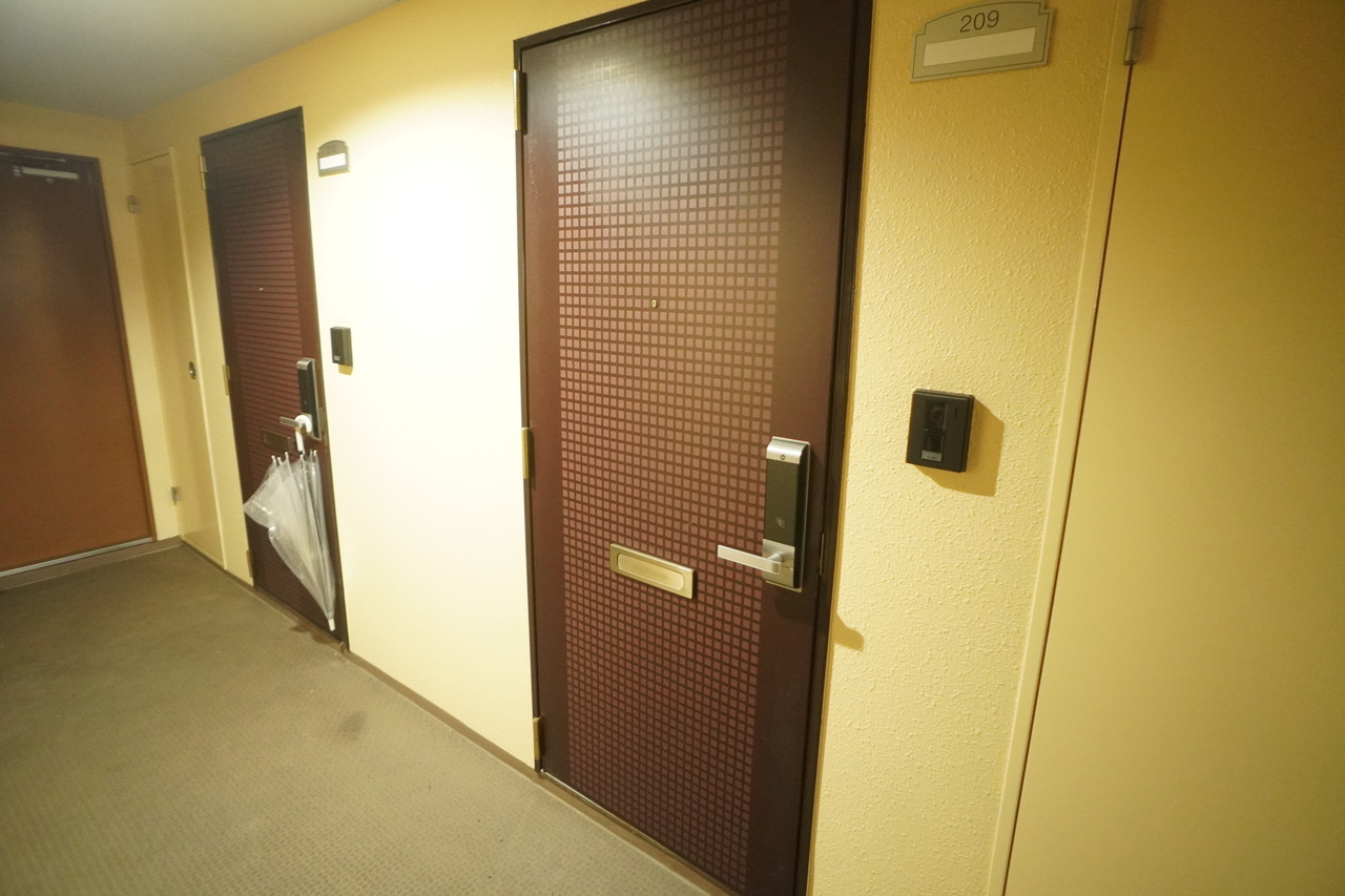 シティパレス富雄北の玄関