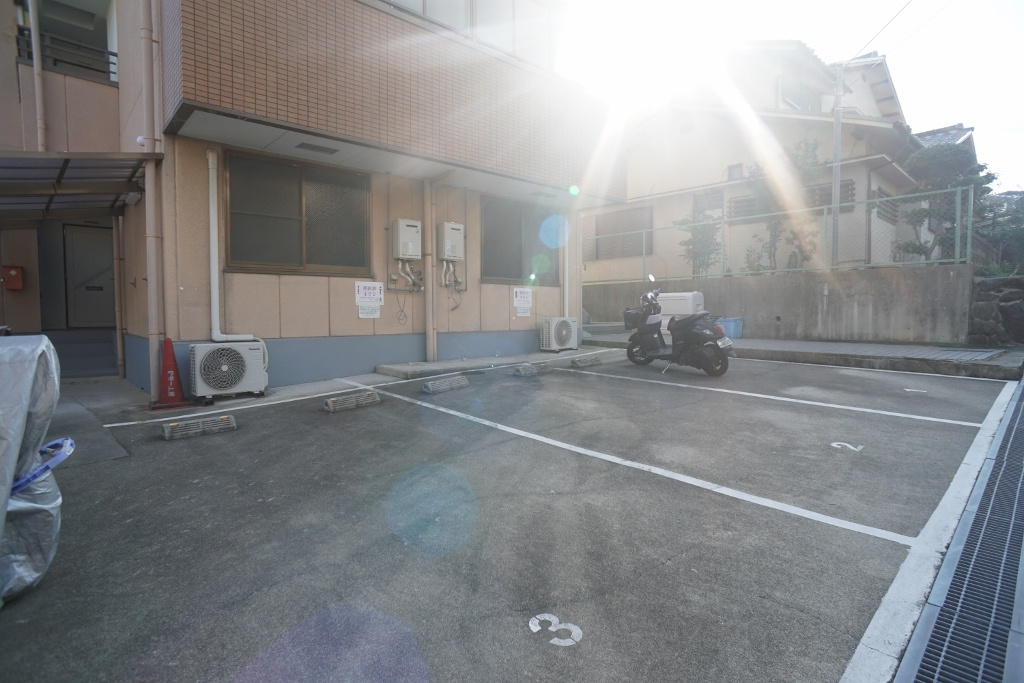 コーポ諏訪西大寺の駐車場