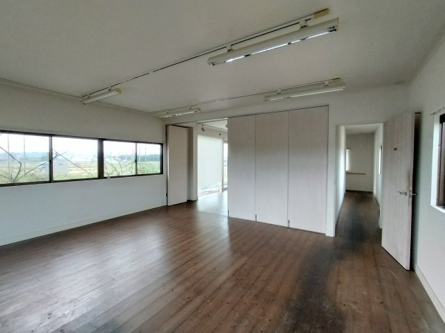 木津大次店舗の内装