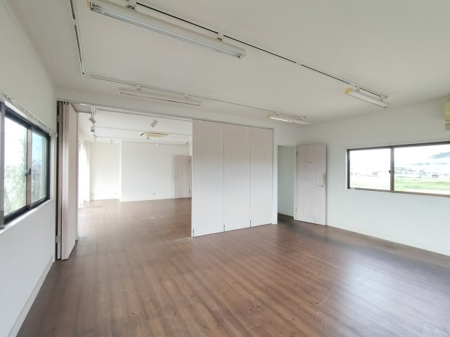 木津大次店舗の内装