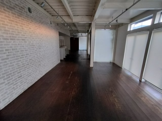 木津大次店舗の内装