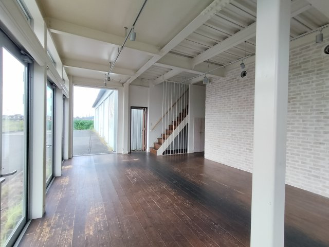 木津大次店舗の内装