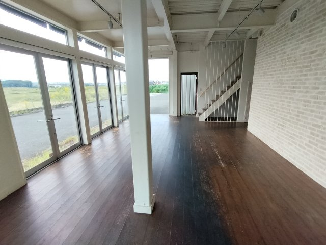 木津大次店舗の内装