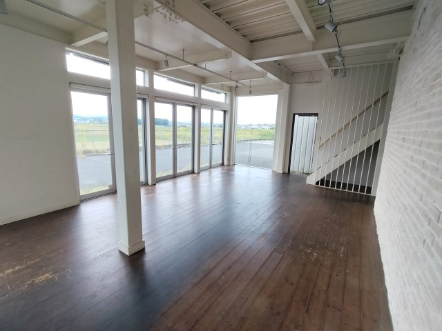 木津大次店舗の内装
