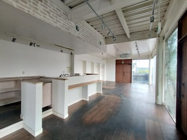 木津大次店舗の内装