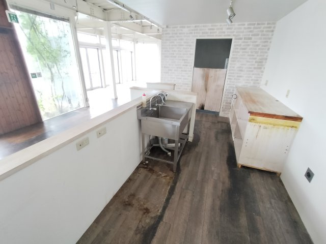 木津大次店舗の内装