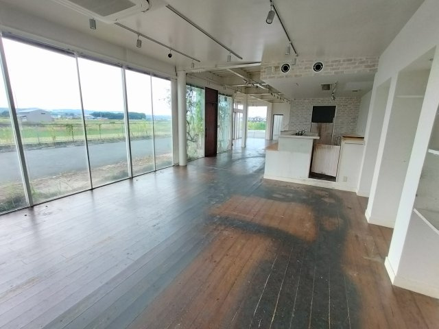 木津大次店舗の内装