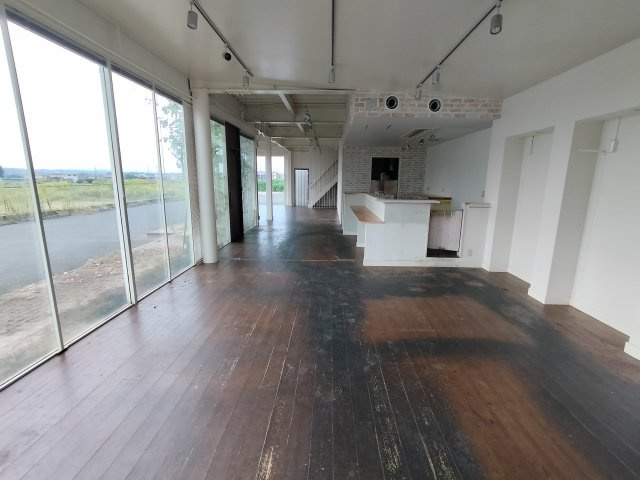 木津大次店舗の内装