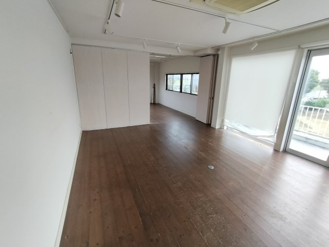 木津大次店舗の内装