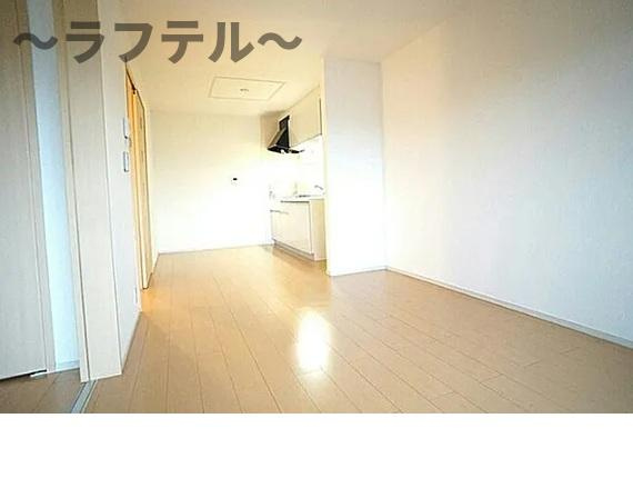 プラムガーデンの居間・リビング|別号室イメージ写真