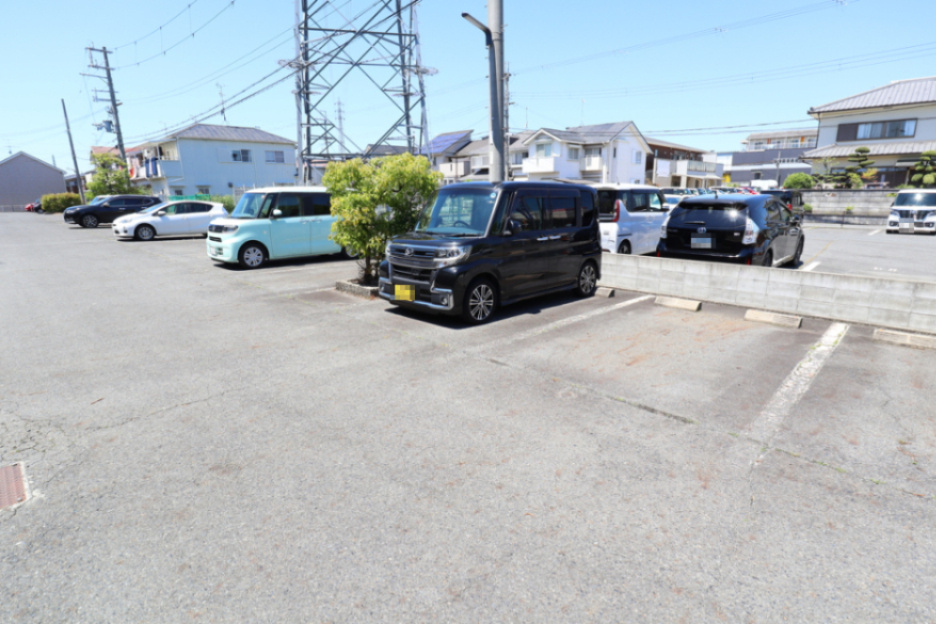 ルミエール千代　Ａ棟の駐車場