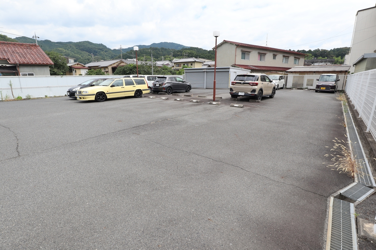 結充Ｉｍｍｅｕｂｌｅ　A館の駐車場
