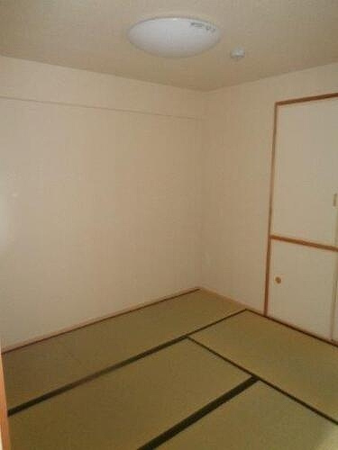 サーパスシティ西院日照町のその他|和室約４.５畳　※内装前／２０２２年１０月の写真