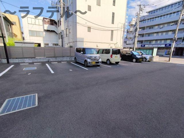 アエル新所沢の駐車場