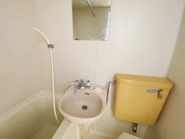 エステートピアエイトの洗面所|別号室の参考写真です。