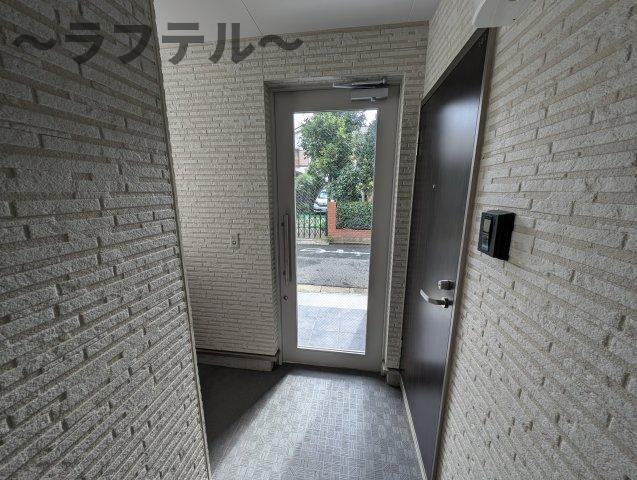 ジーメゾン新狭山駅前のエントランス