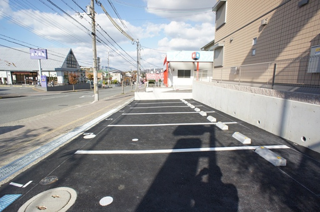 モンテ中山台の駐車場