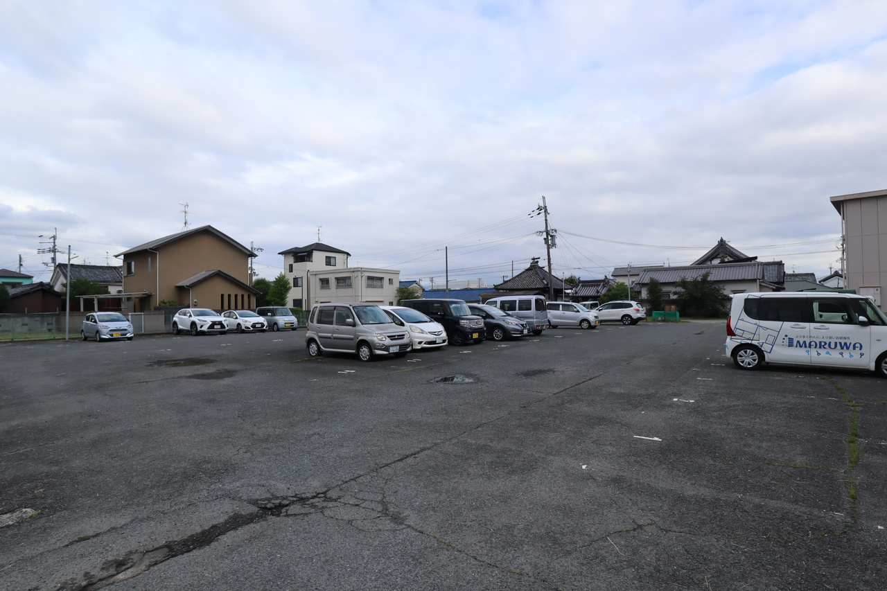 本多マンションの駐車場
