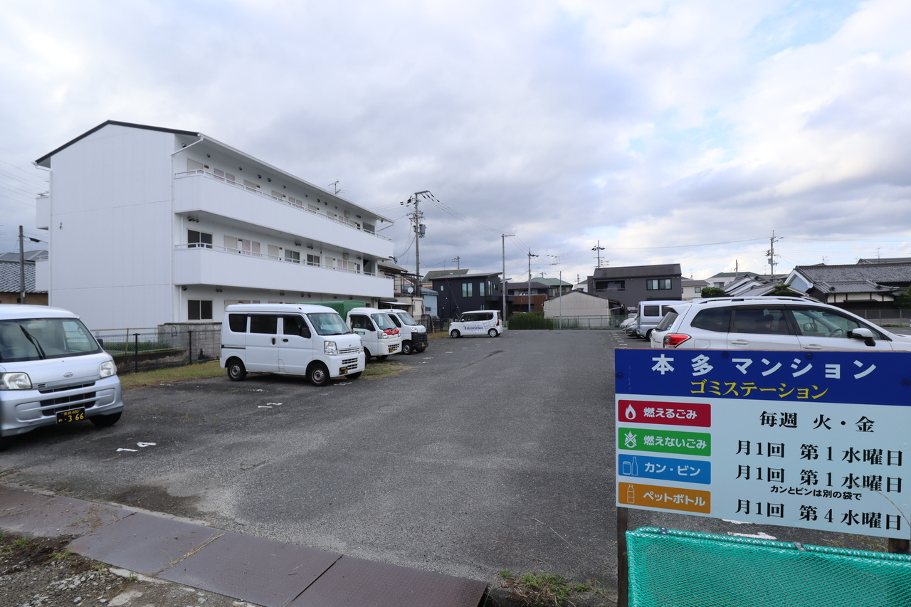 本多マンションの駐車場