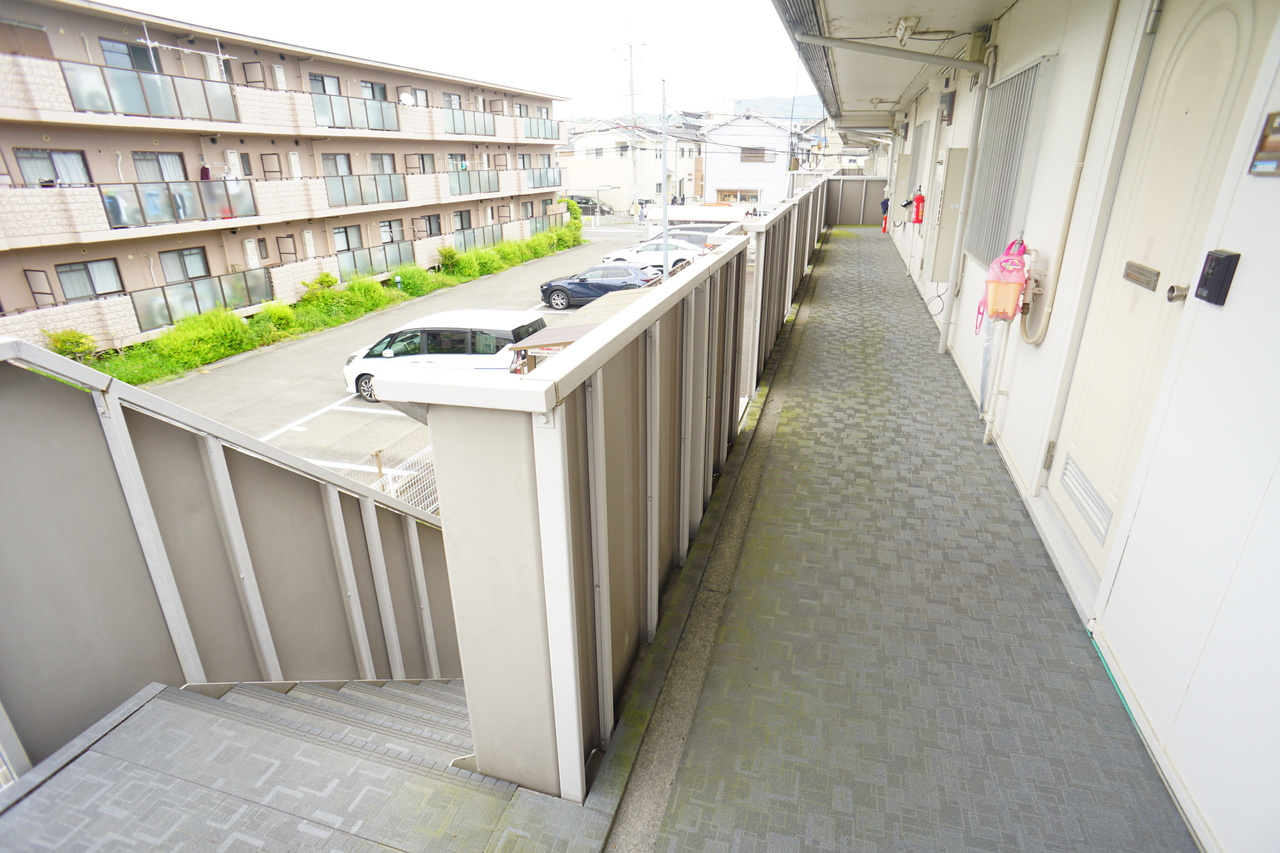 ホームズ三条のエントランス