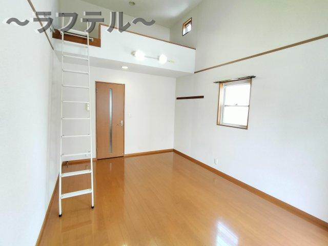 所沢市御幸町のアパートの居間・リビング