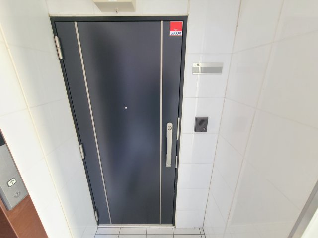 Ｐｒｉｎｔｅｍｐｓ東岸町の玄関|★玄関ダブルロック・インターホンを完備！★