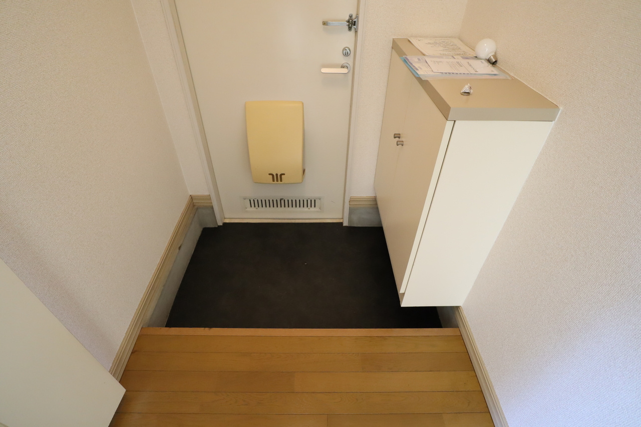コスモハイツ弐番館の玄関
