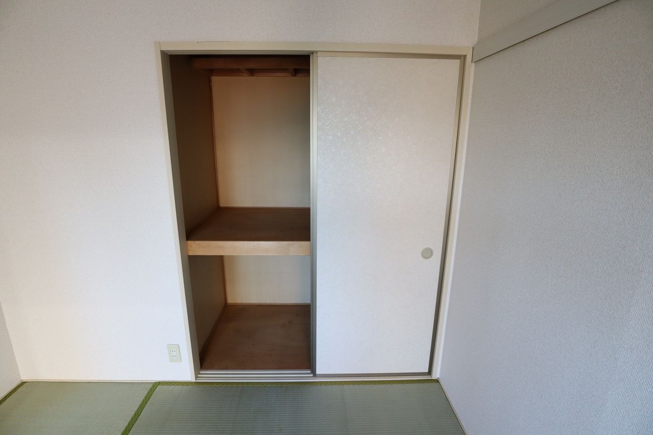 コスモハイツ弐番館の収納