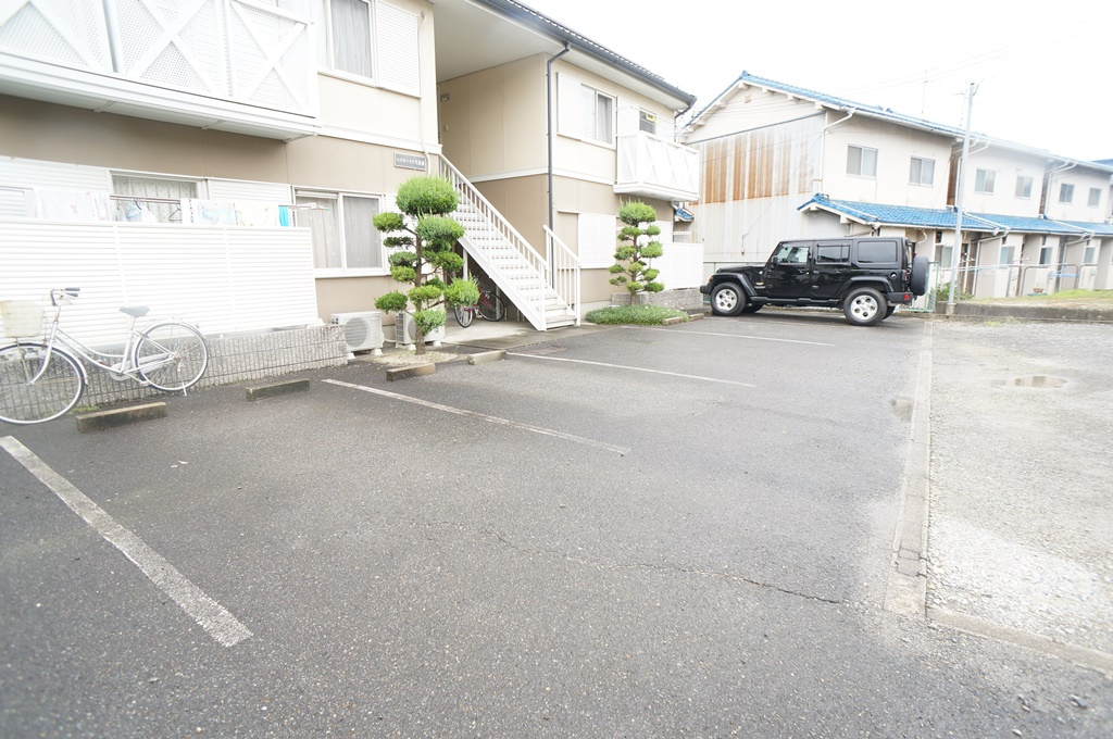 コスモハイツ弐番館の駐車場