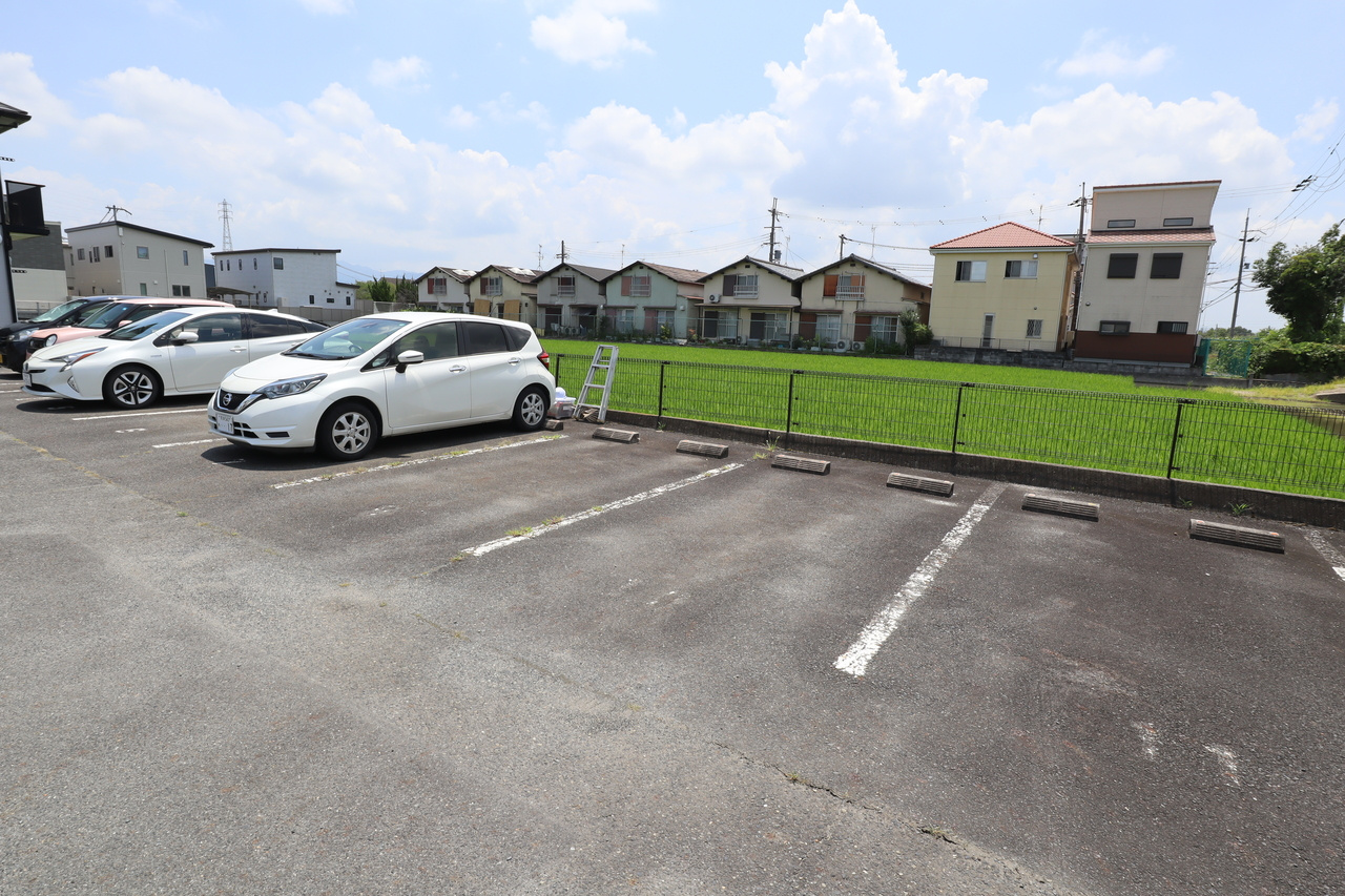 ロイヤルコート宮田の駐車場