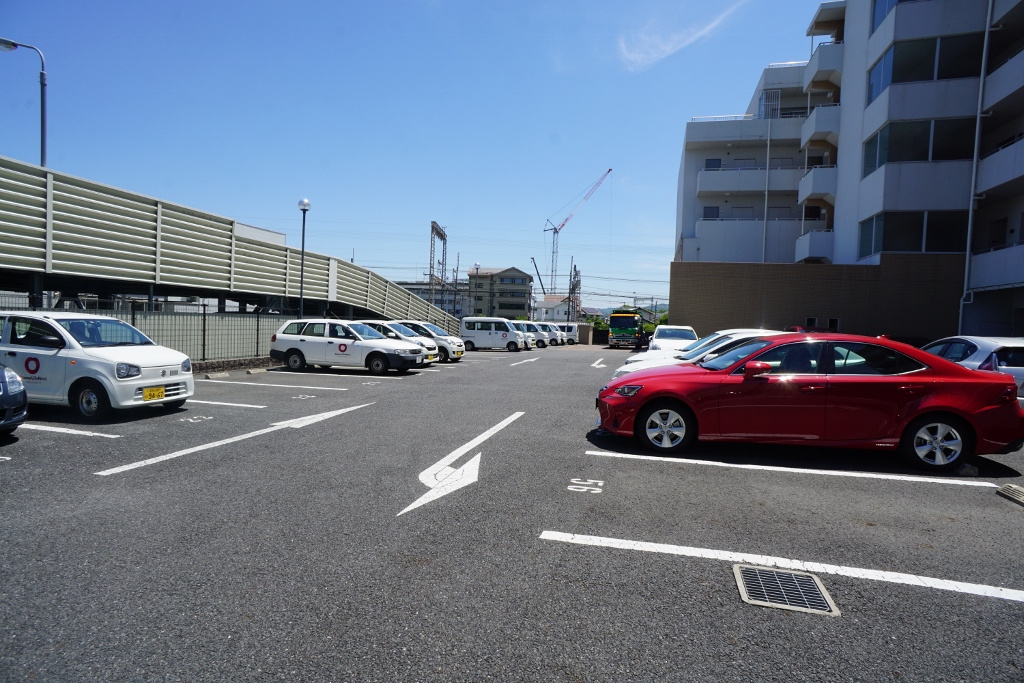 奈良市西大寺国見町１丁目の賃貸マンションの駐車場