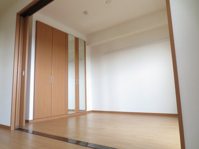 ＯＳＫアイリスコートの洋室|別号室の参考写真です。