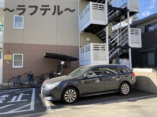 レオネクスト風の駐車場