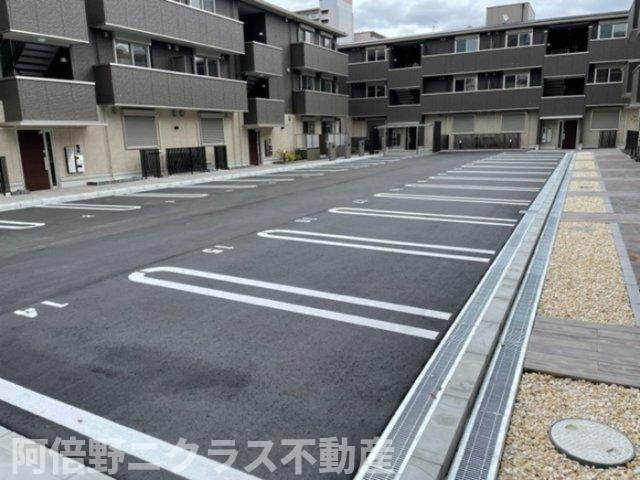 Sinfaria YUZATO　A棟の駐車場