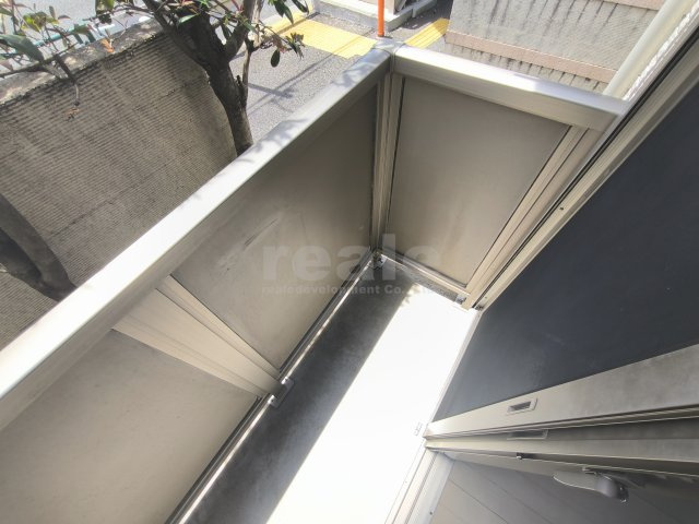 杉並区松庵２丁目のアパートのバルコニー