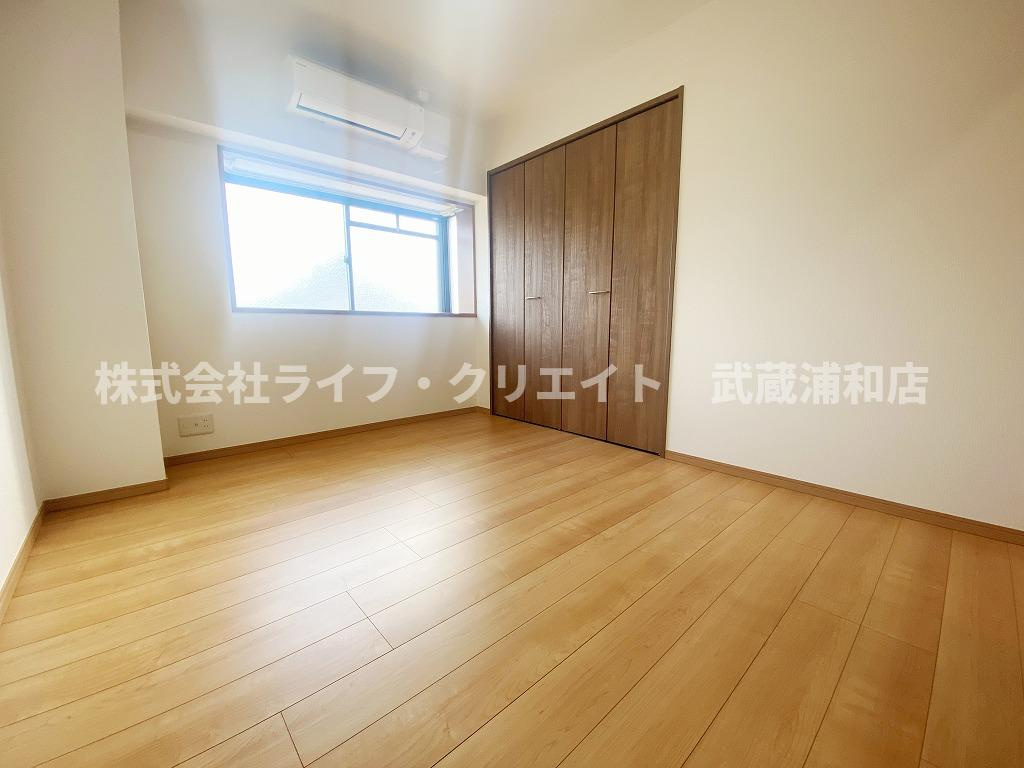ブランシュ上の台の寝室