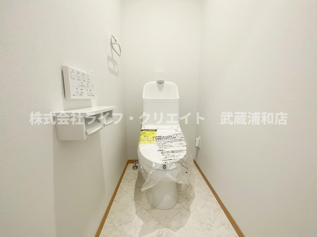 ブランシュ上の台のトイレ