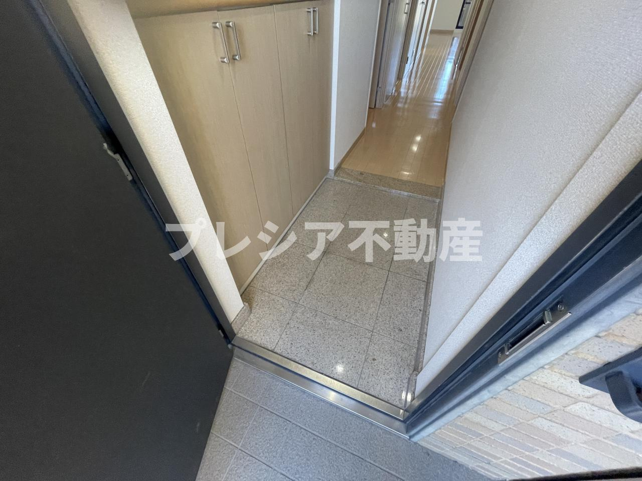 ハイツ甲四公園の玄関