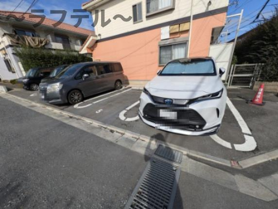 ルーヴル秋津Aの駐車場