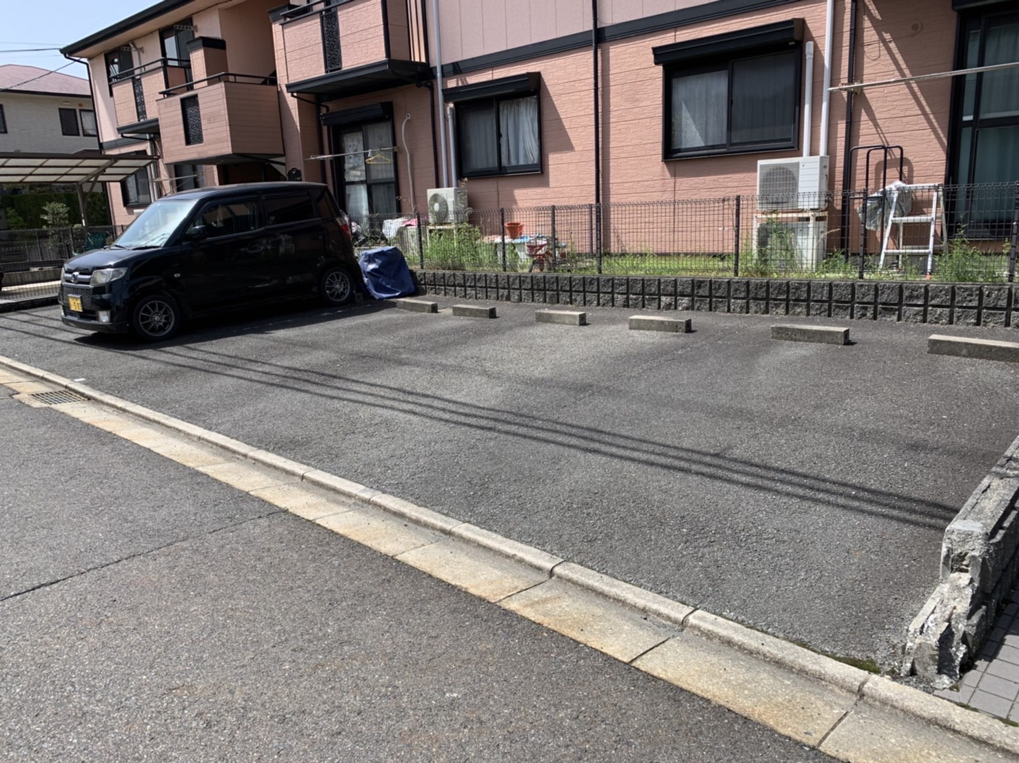 コンフォールさいじの駐車場