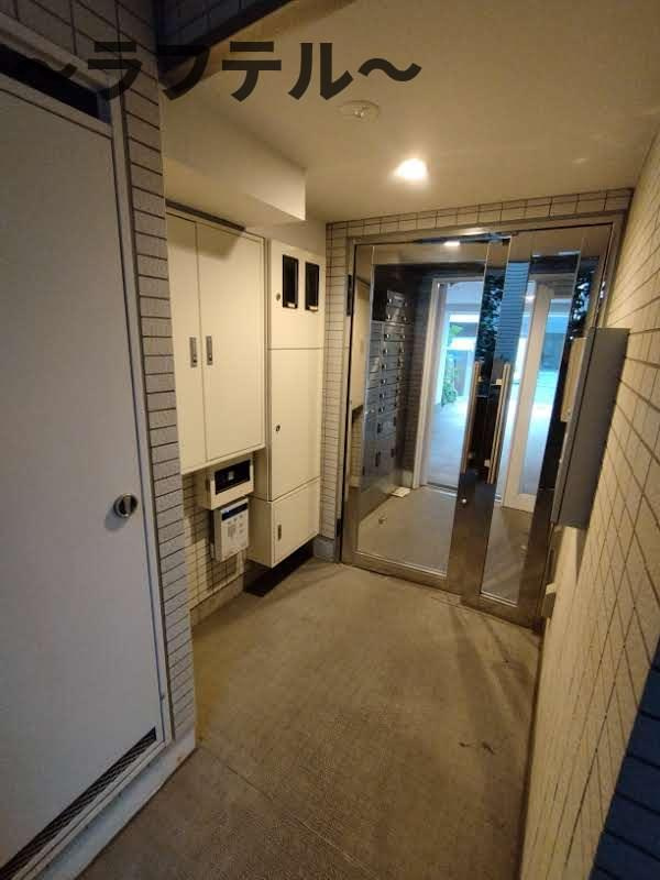 ヒルズ東町のエントランス