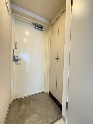 アルプ所沢の玄関|明るい玄関です