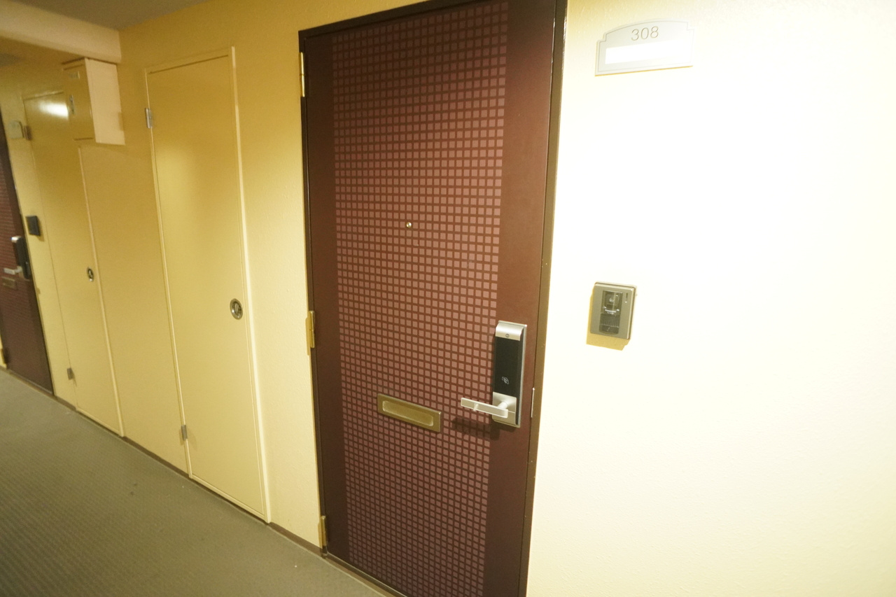 シティパレス富雄北の玄関