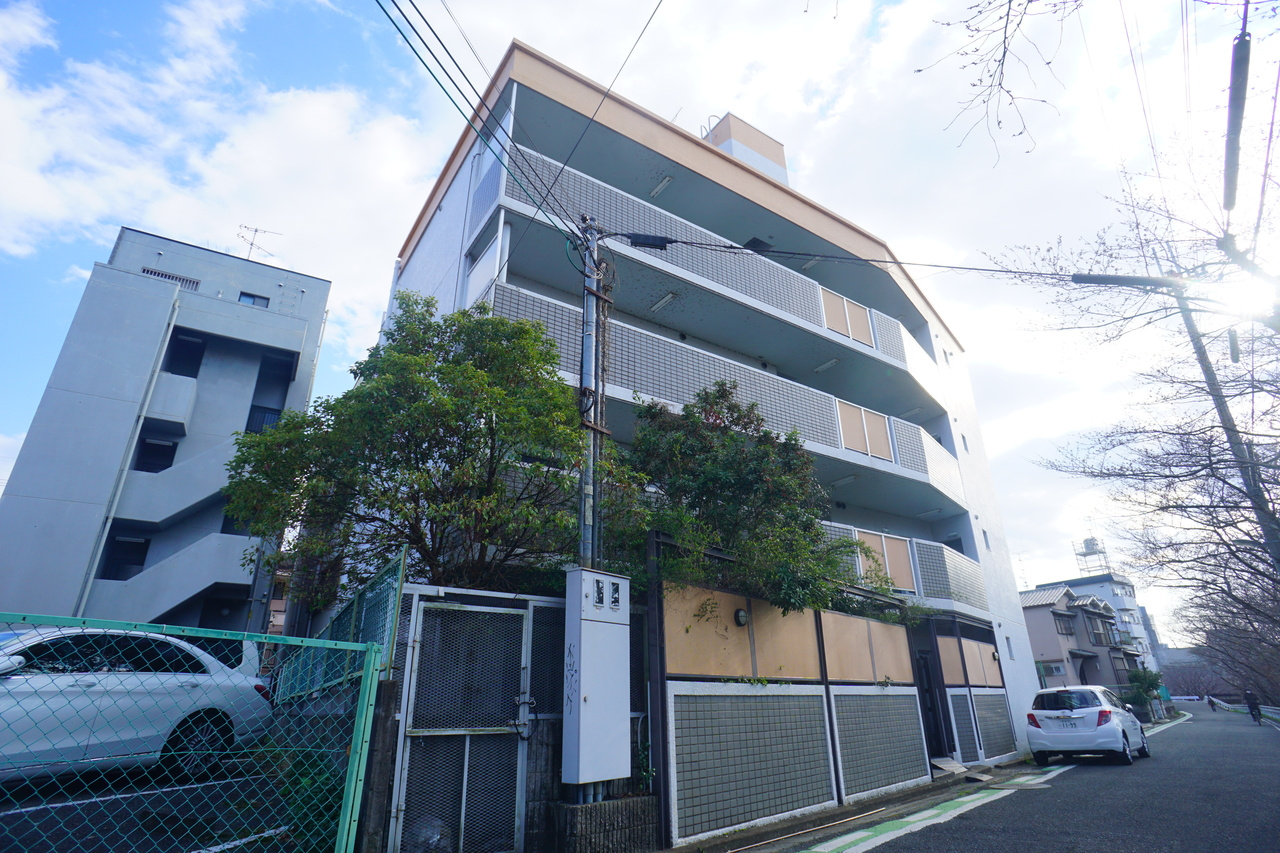 ドムール佐保川の外観