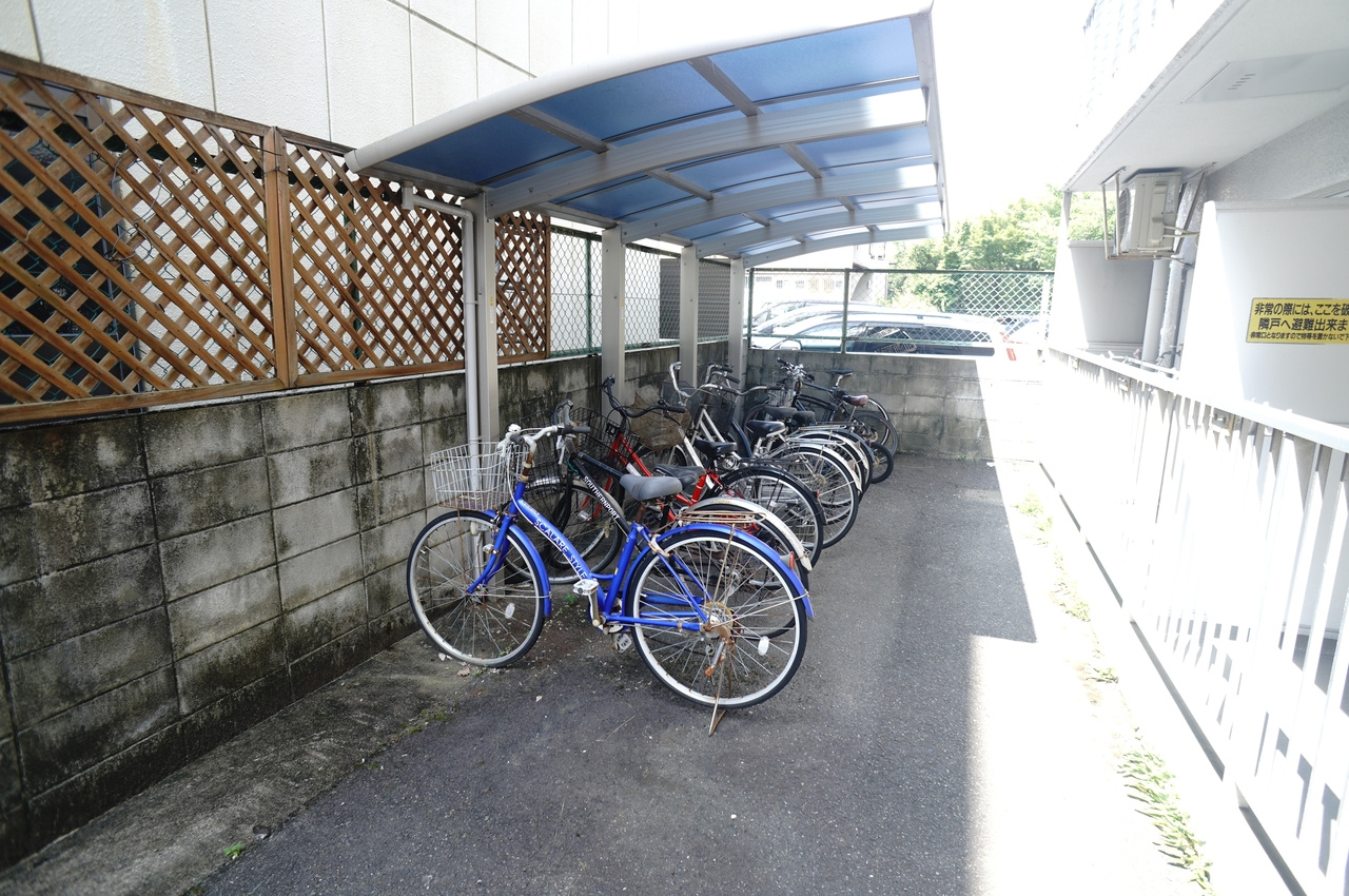 ドムール佐保川の駐車場